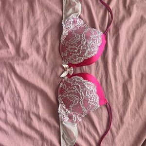 Victoria’s Secret bra 34C Very Sexy plunge lace sparkle